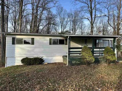 305 Sunrise Acres Cir, Grafton, WV 26354