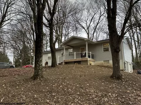 55 Quartz Dr, Morgantown, WV 26508