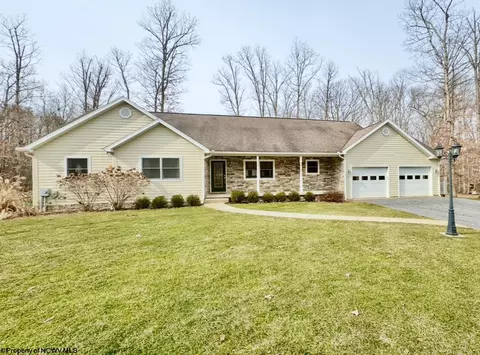 55 West Dr, Bruceton Mills, WV 26525