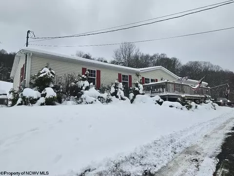 16 Liberty St, Salem, WV 26426