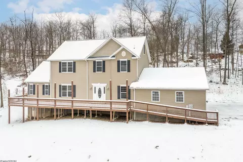 11 Chickadee Ln, Morgantown, WV 26508