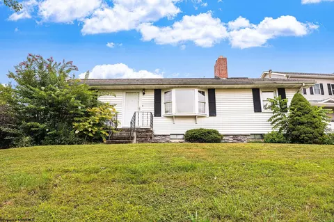 212 Josephine Dr, Morgantown, WV 26508