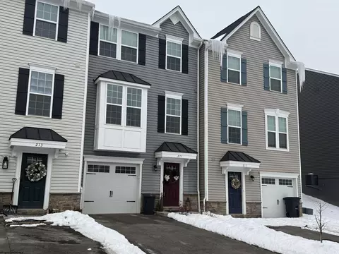 215 Stonehurst Dr, Morgantown, WV 26501