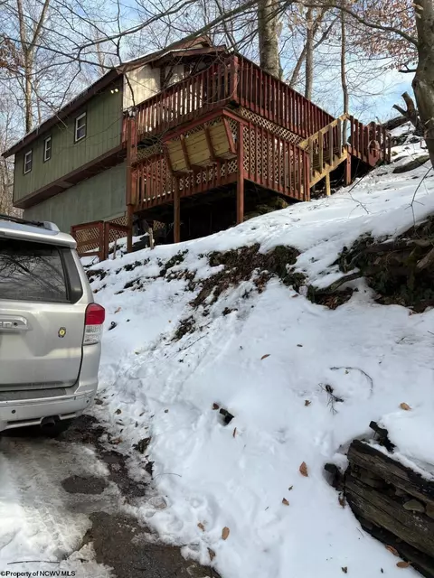 2873 Kanawha State Forest Dr, Charleston, WV 25314