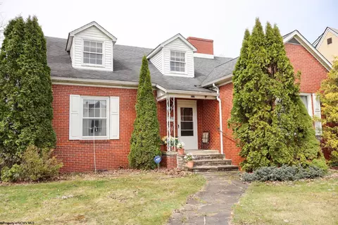 112 Robert E Lee Ave, Elkins, WV 26241