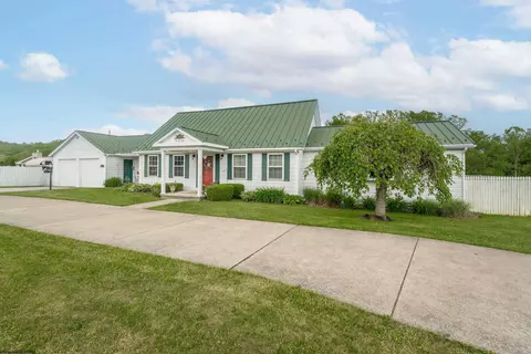 793 Bakers Ridge Rd, Morgantown, WV 26508