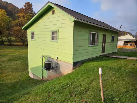 1471 Us Hwy 33 West W, Weston, WV 26452