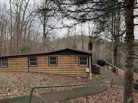 160 Raintree Ln, Buckhannon, WV 26201