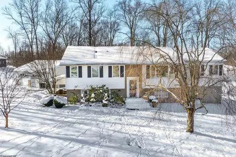 32 Bartges Rd, Morgantown, WV 26508