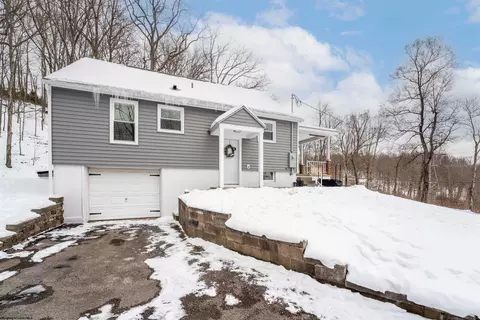 146 Bunker Hill Rd, Lake Lynn, PA 15451