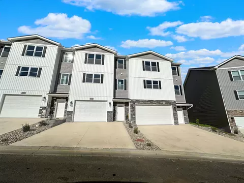 266 Red Oak Ln, Morgantown, WV 26501