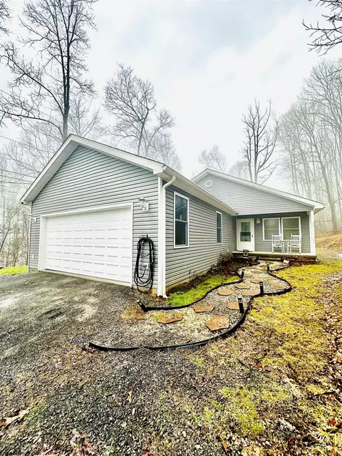 337 Robinwood Dr, Mount Clare, WV 26408