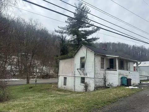 25 Pursglove Rd, Maidsville, WV 26541