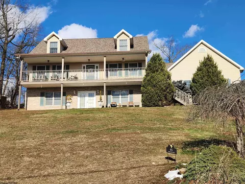 45 Overlook Dr, Bridgeport, WV 26330