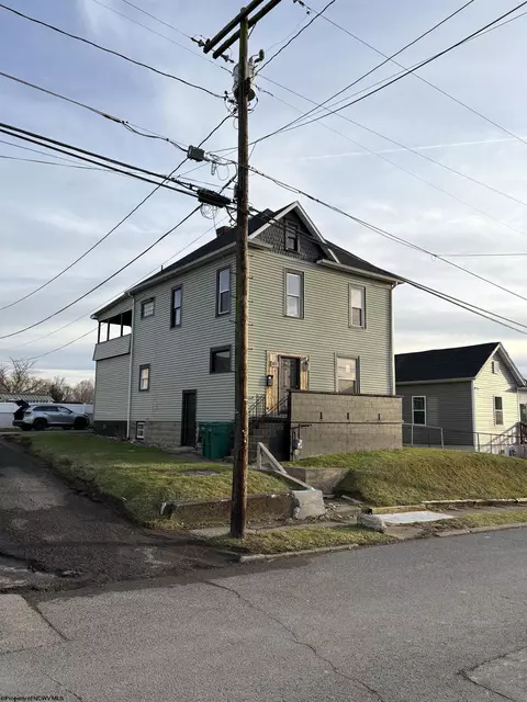 1107 N 14th St, Clarksburg, WV 26301