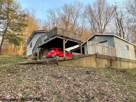 99 Fannie St, Grafton, WV 26354