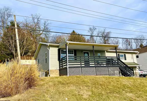 219 Suncrest Blvd, Fairmont, WV 26554
