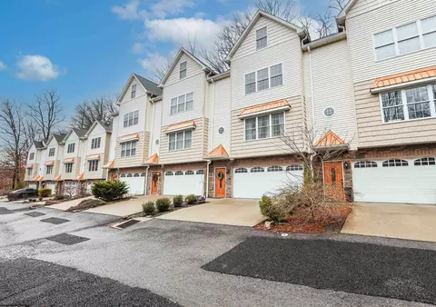 46 Westminster Dr, Morgantown, WV 26508