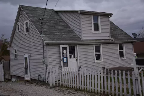 1264 12th St, Weston, WV 26452
