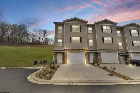 2086 Mountain Ash Ln, Morgantown, WV 26501