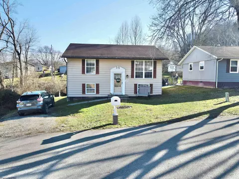 305 Rada Ave, Weston, WV 26452