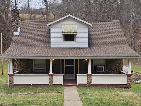 2583 Gregorys Run Rd, Clarksburg, WV 26301