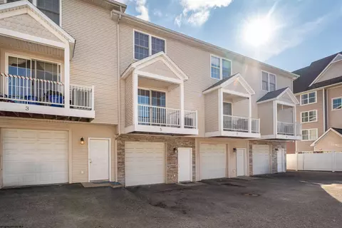 5 Willow Ridge Dr, Morgantown, WV 26505