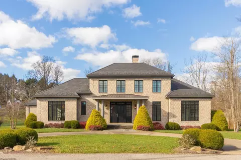 19 Golf Course Dr, Clarksburg, WV 26301