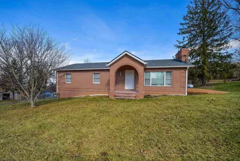1429 Summers School Rd, Morgantown, WV 26508