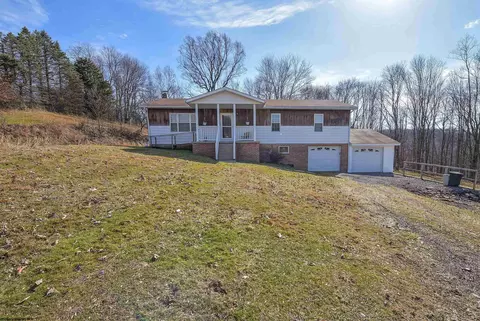 706 Halleck Rd, Morgantown, WV 26508