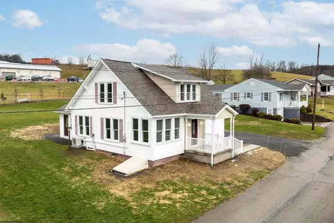 59 Armstrong Ave, Bruceton Mills, WV 26525