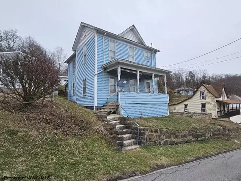 7 E Knotts Ave, Grafton, WV 26354