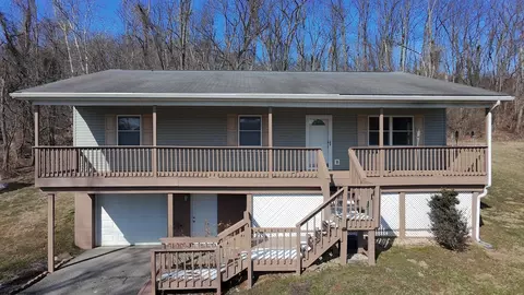1065 Morningside Dr, Morgantown, WV 26508