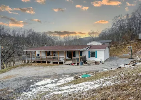 1 Rock Union Rd, Fairmont, WV 26554