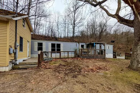 9572 National Rd, Valley Grove, WV 26060