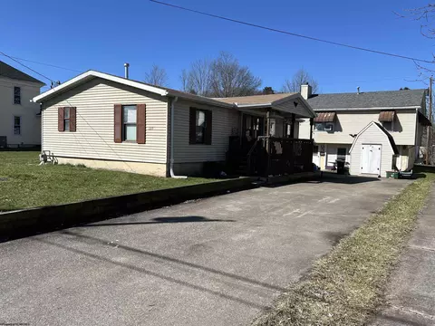 135 Camden Ave, Buckhannon, WV 26201