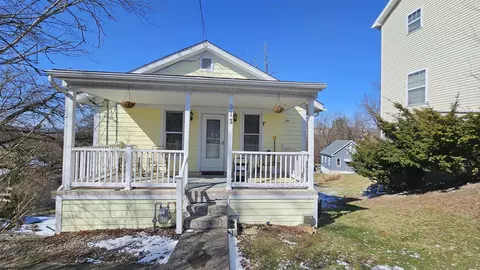 913 Snider St, Morgantown, WV 26505