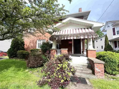 217 S Maple Ave, Clarksburg, WV 26301