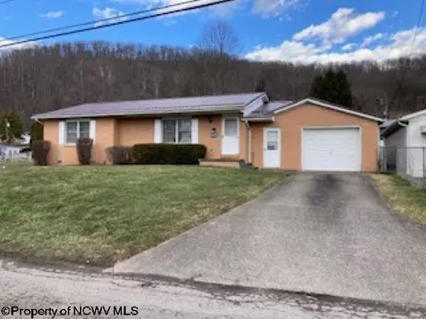 842 Cemetery St, Weston, WV 26452