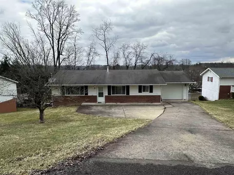 1812 Lafayette Cir, Fairmont, WV 26554