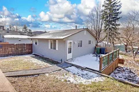 2060 Eugeniva Ave, Morgantown, WV 26505