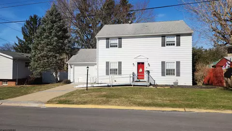 677 Bellaire Dr, Morgantown, WV 26505