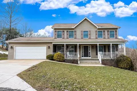 1016 Elm Crest Ct, Morgantown, WV 26508