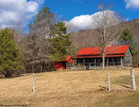 1889 Cora Ln, Bowden, WV 26254
