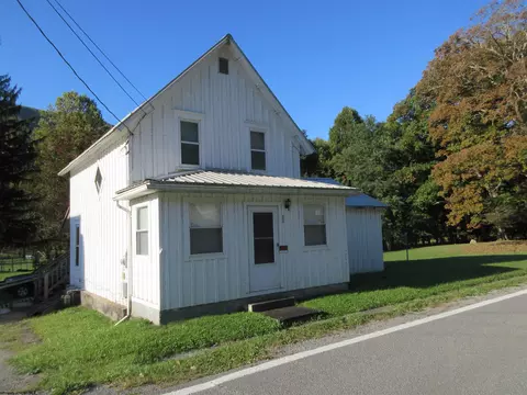 492 Main St, Hendricks, WV 26271