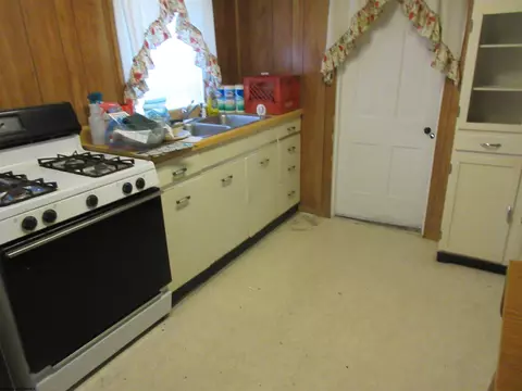 492 Main St, Hendricks, WV 26271 photo 2
