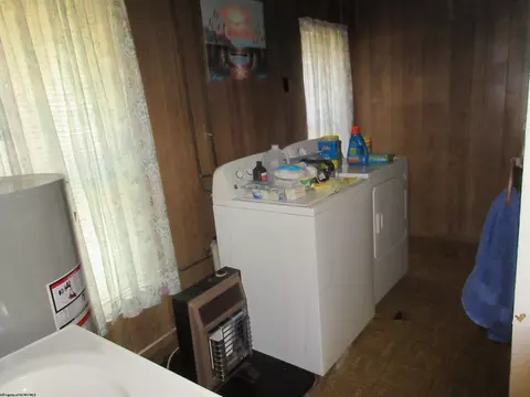 492 Main St, Hendricks, WV 26271 photo 4