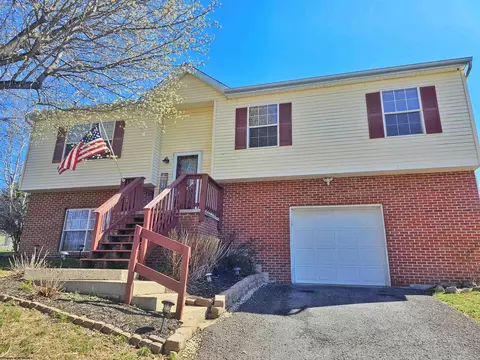 32 Woodside Ln, Bridgeport, WV 26330