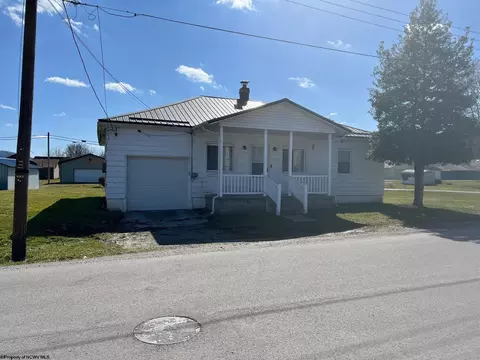 142 Railroad St, Mill Creek, WV 26280