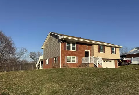 118 Hilltop Dr, Bridgeport, WV 26330